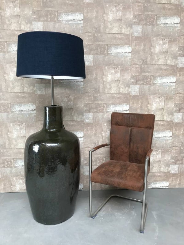 V031437 Vloerlamp aardewerk donker groen glazuur met donker blauwe linnen kap.