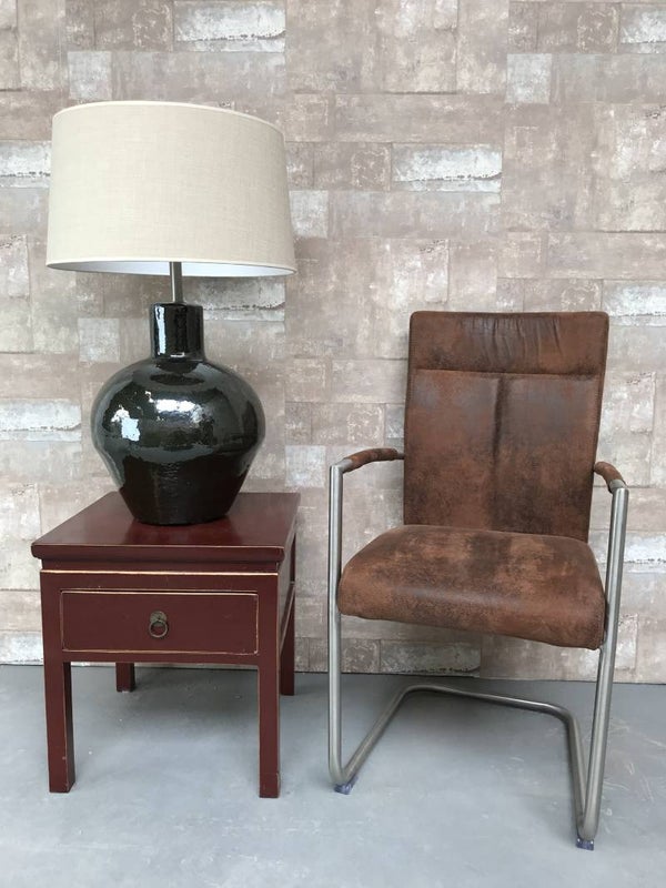 T031416 Tafellamp aardewerk donker groen glazuur met creme linnen kap.