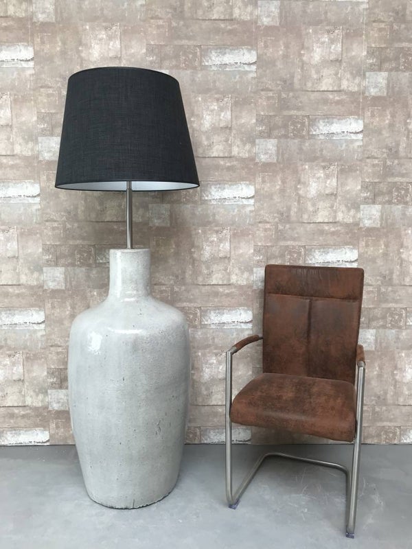 V030731 Vloerlamp aardewerk grijs glazuur met antraciet linnen kap.