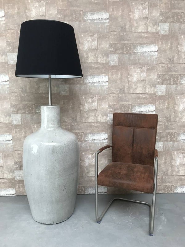 V030732 Vloerlamp aardewerk grijs glazuur met zwarte linnen kap.