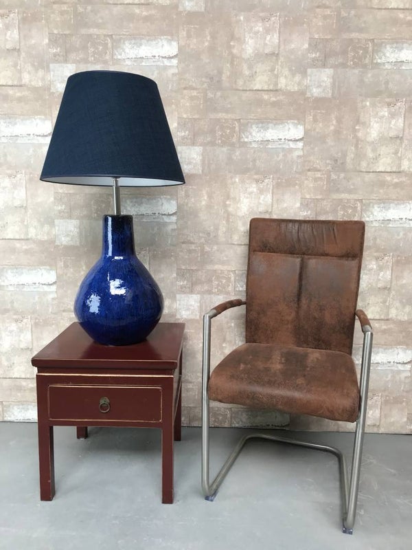 T021202 Tafellamp aardewerk blauw glazuur met donker blauwe linnen kap.