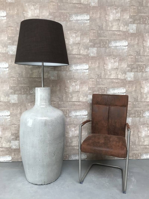 V030729 Vloerlamp aardewerk grijs glazuur met donker bruine linnen kap.