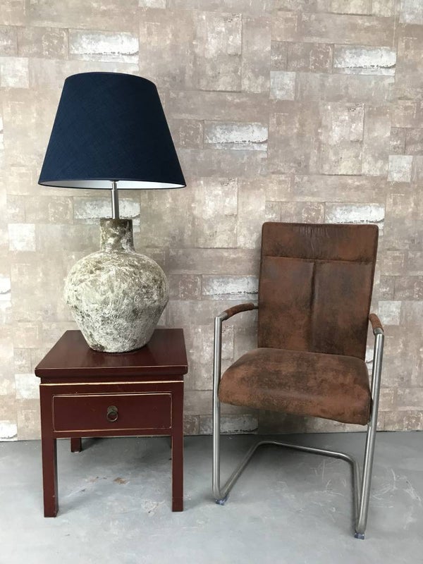 T037102 Tafellamp aardewerk atlantic met donker blauwe linnen kap.