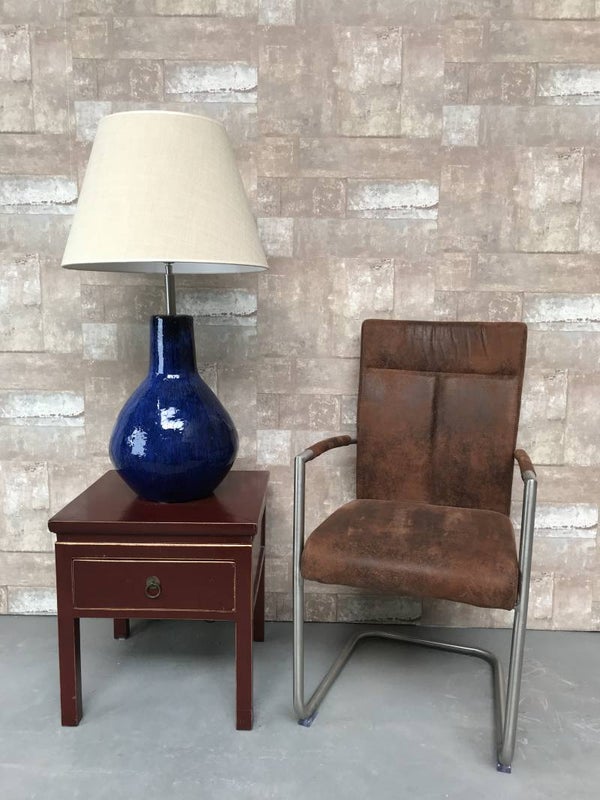 T021205 Tafellamp aardewerk blauw glazuur met creme linnen kap.