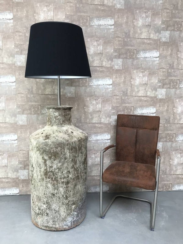 V017132 Vloerlamp aardewerk atlantic met zwarte linnen kap.