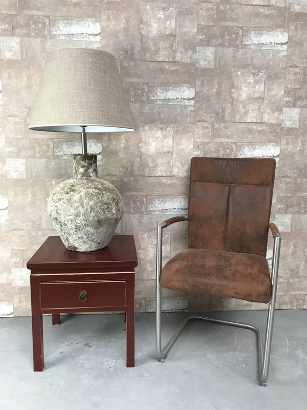 T037106 Tafellamp aardewerk atlantic met licht bruine linnen kap.