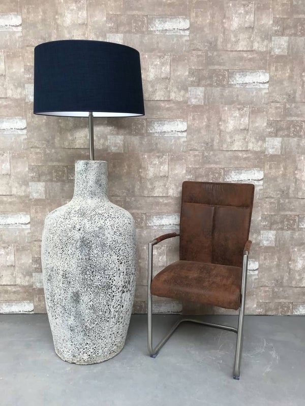V017937 Vloerlamp aardewerk ocean oxide met donker blauwe linnen kap.