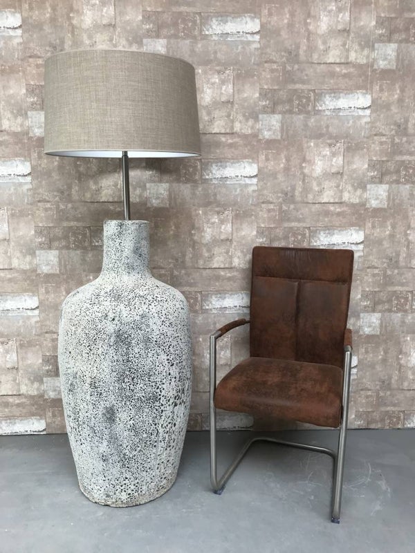 V017941 Vloerlamp aardewerk ocean oxide met licht bruine linnen kap.