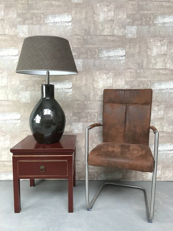 T011410 Tafellamp aardewerk donker groen glazuur met donker bruine linnen kap.
