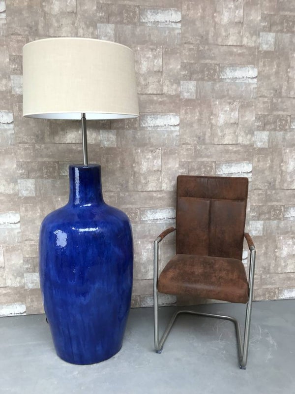 V031240 Vloerlamp aardewerk blauw glazuur met creme linnen kap.