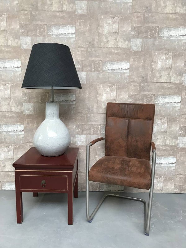 T020704 Tafellamp aardewerk grijs glazuur met donker blauwe linnen kap.