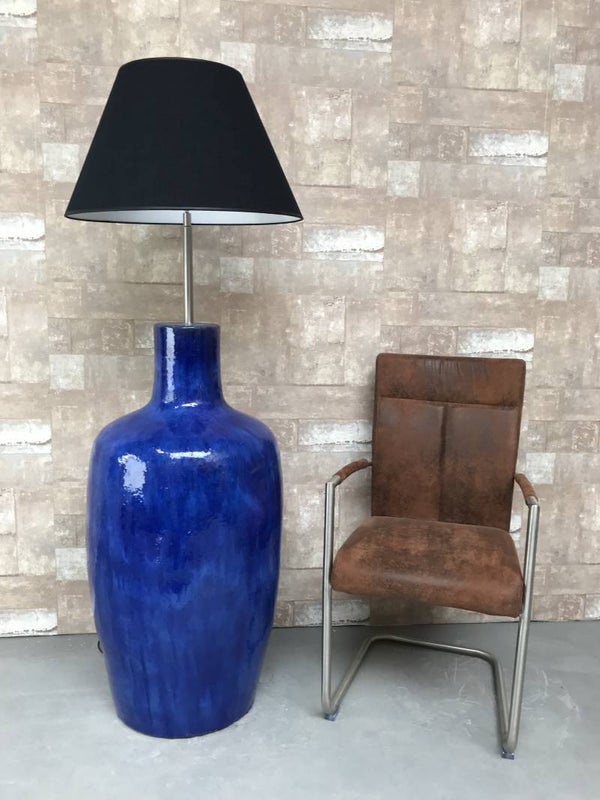 V031225 Vloerlamp aardewerk blauw glazuur met zwarte linnen kap.