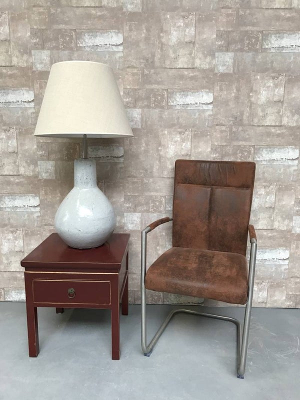T020705 Tafellamp aardewerk grijs glazuur met ceme linnen kap.