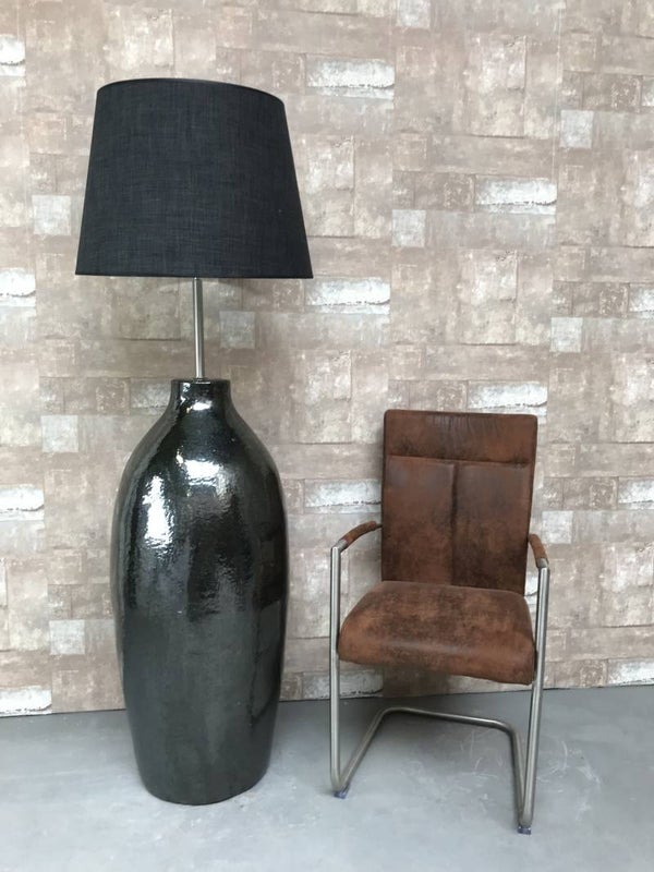 V021431 Vloerlamp aardewerk donker bruin glazuur met antraciet linnen kap.
