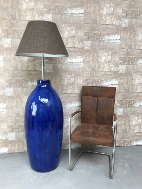 V021228 Vloerlamp aardewerk blauw glazuur met bruine linnen kap.