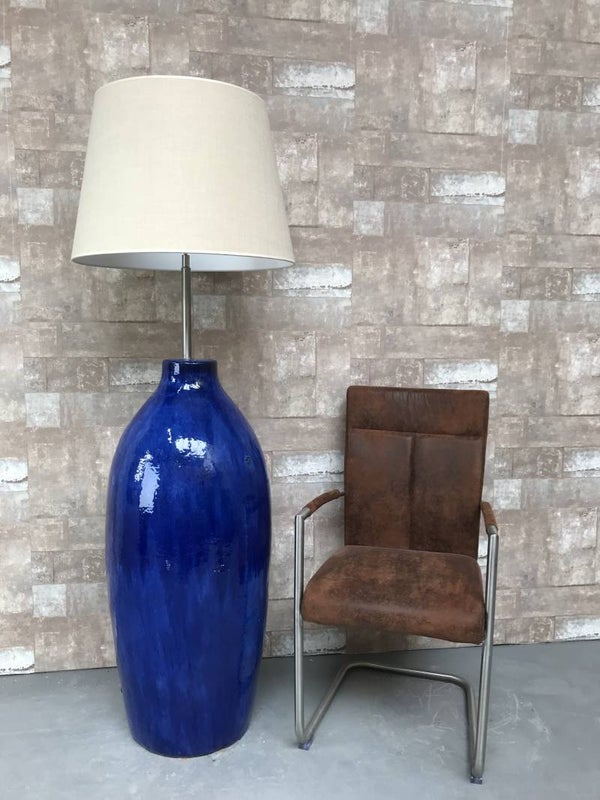 V021233 Vloerlamp aardewerk blauw glazuur met creme linnen kap.