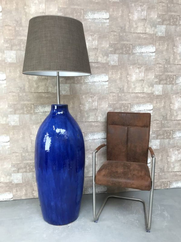 V021235 Vloerlamp aardewerk blauw glazuur met bruine linnen kap.