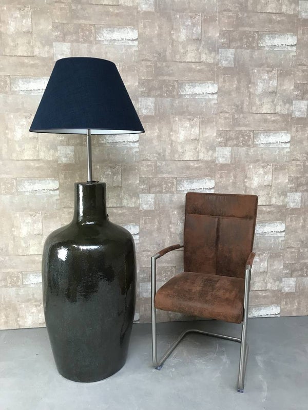 V031423 Vloerlamp aardewerk donker groen glazuur met donker blauwe linnen kap.
