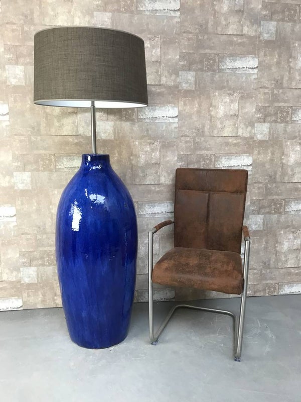V021242 Vloerlamp aardewerk blauw glazuur met bruine linnen kap.