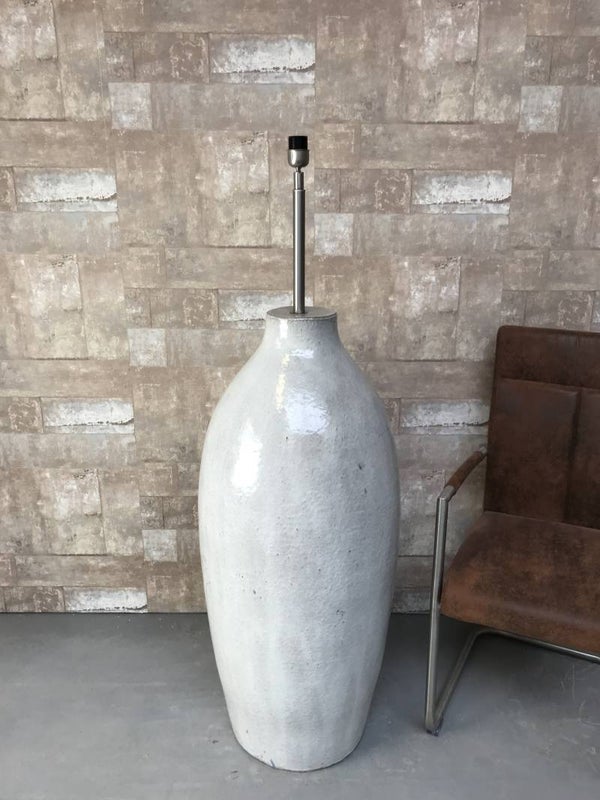 V020738 Vloerlamp aardewerk grijs glazuur met licht antraciet linnen kap.