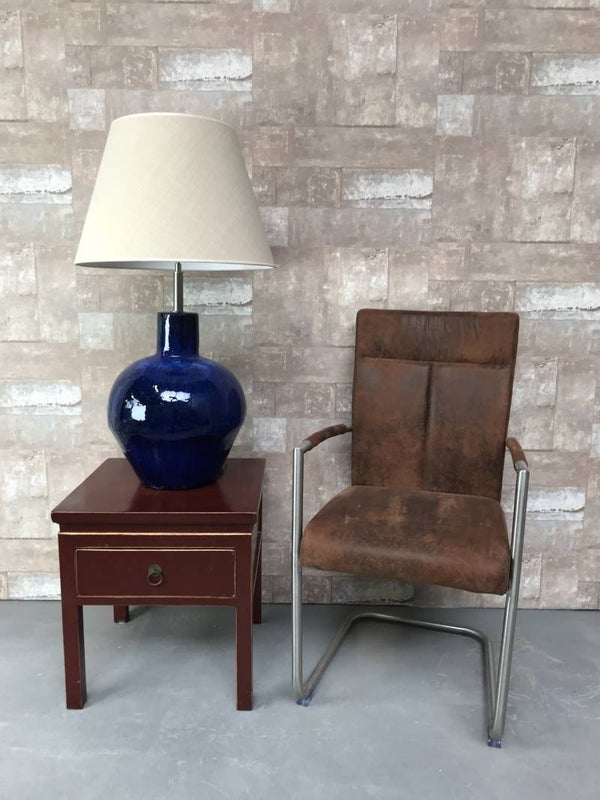 T031205 Tafellamp aardewerk blauw glazuur met creme linnen kap.