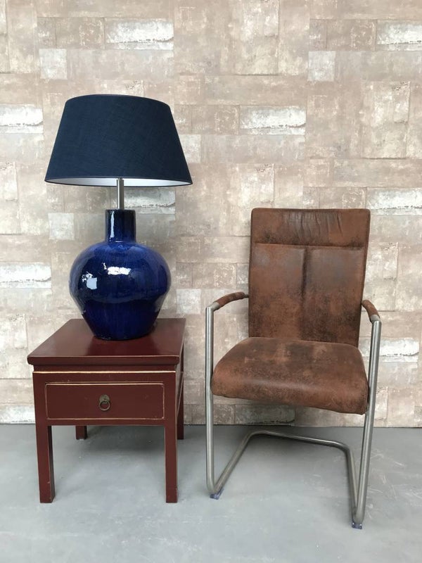 T031208 Tafellamp aardewerk blauw glazuur met donker blauwe linnen kap.