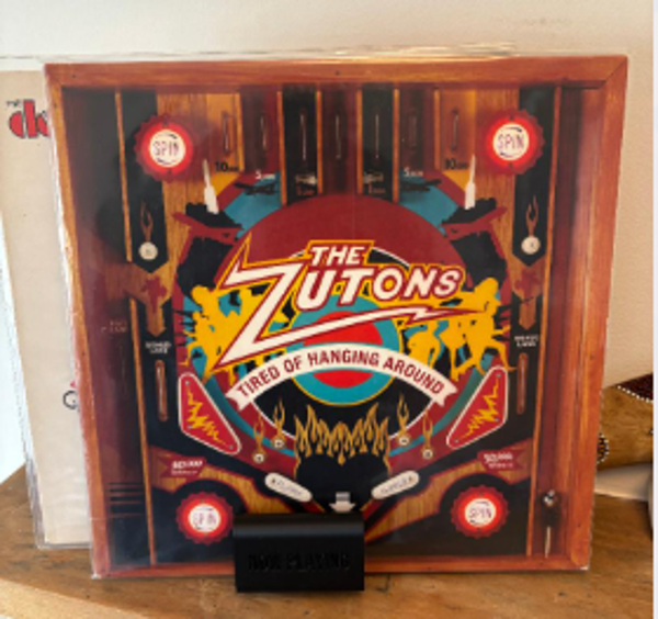 VINYL DUAL RECORD DISPLAY HOLDER