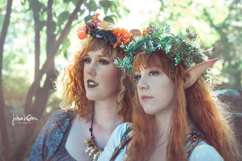 Dailydoseofredhead_Santastic_Cosplay_Elfia_20201-1.jpg