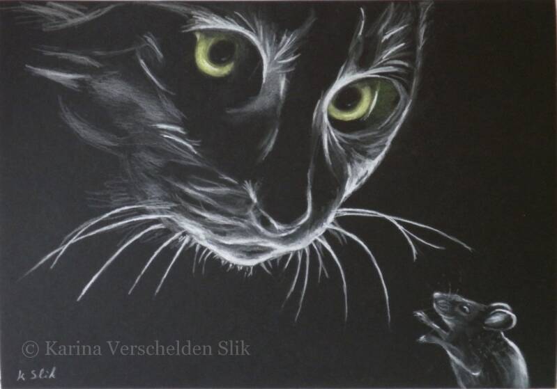 Kleurpotlood van een dappere muis tegenover een kat