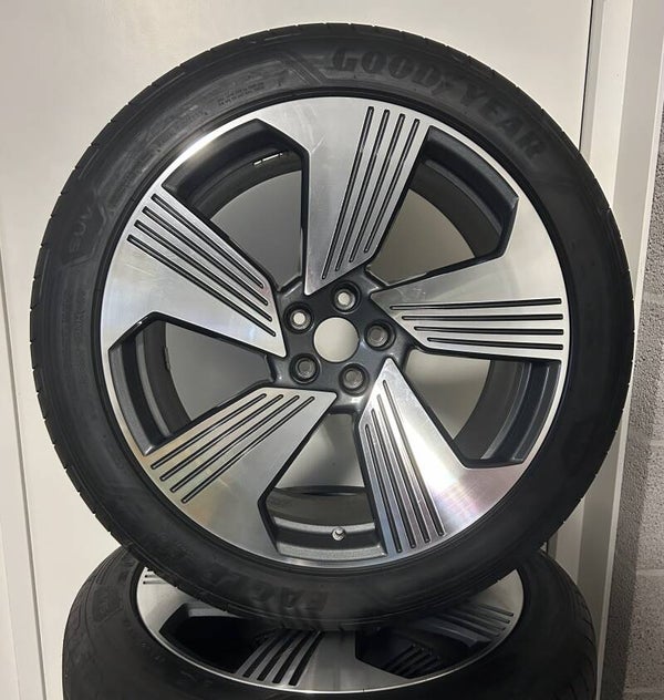 Nieuwstaat! Audi (Q8) E-tron 21 Inch Turbine Velgen + Banden