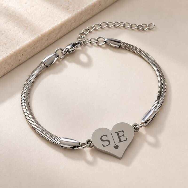Armband mit Initialen graviert in Gold und Silber, Partnerschmuck