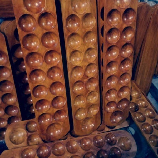 congklak kayu mengkilap+biji kerang