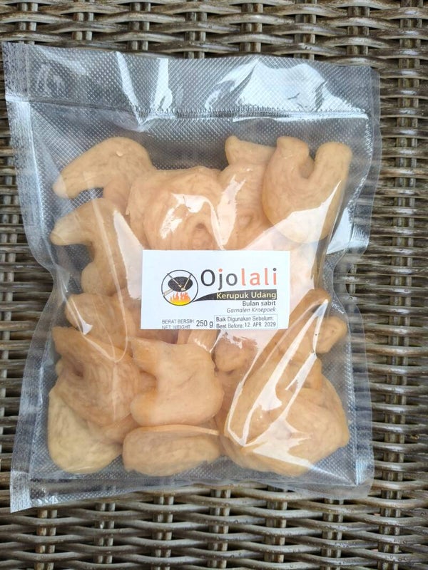 Kerupuk Udang bulan sabit (Kroepoek Garnalen) 250 G (Ongebakken/ Mentah)