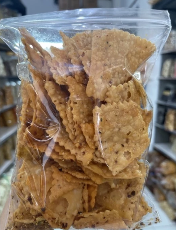 Keripik Pangsit Bawang Pedas Daun Jeruk 250 G
