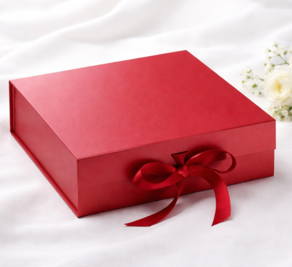 -Magnetic Close Gift Box - Red -30 x 30 x 9 cm