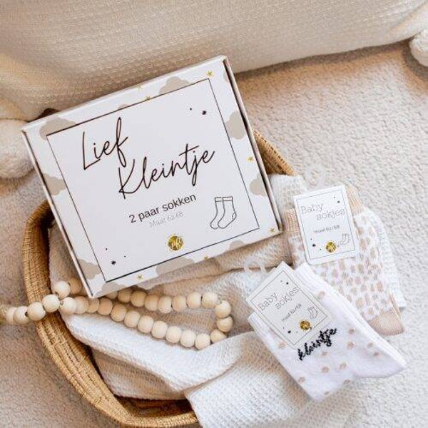 Baby sokjes in een doosje