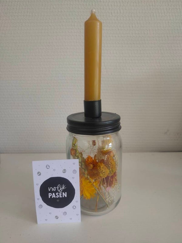 Glazen pot met droogbloemen en kaars - fijne paasdagen