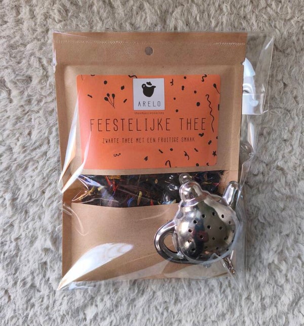 Feestelijke thee met zeefje