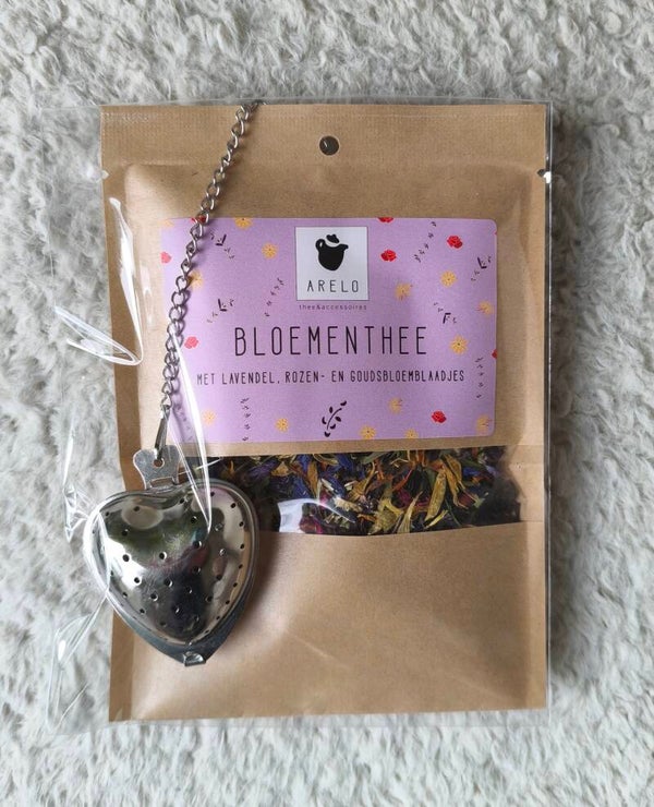 Bloementhee met zeefje