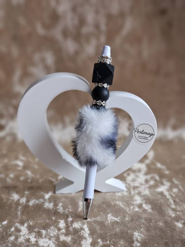 Stylo fourrure hexagonale noire