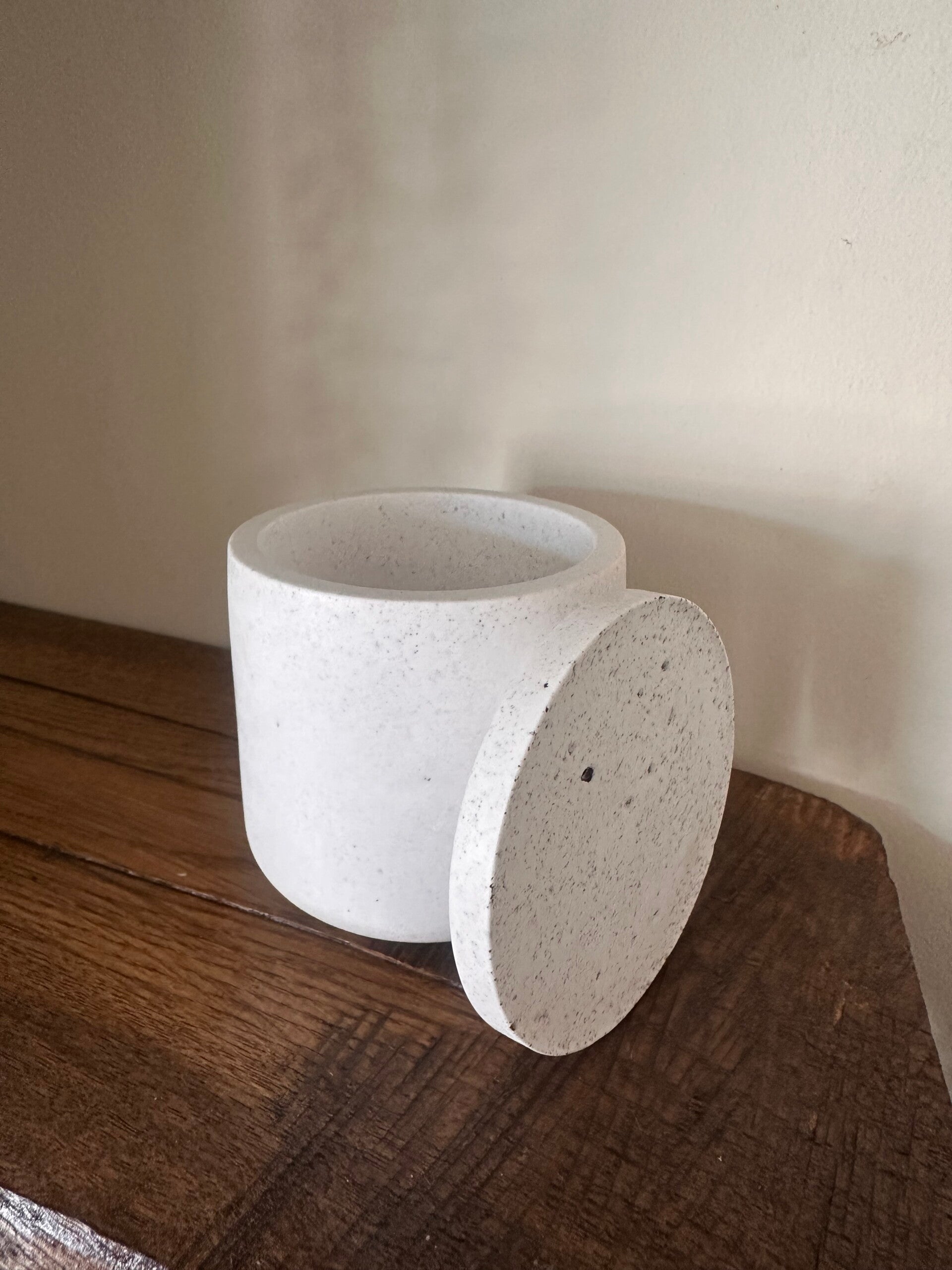 Little Pot with lid