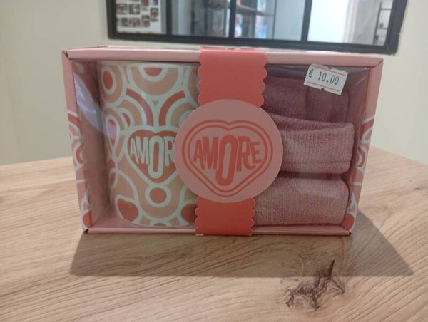 Lot mugs + chaussettes