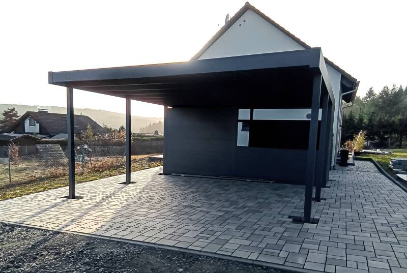 Freistehender Carport aus Metall