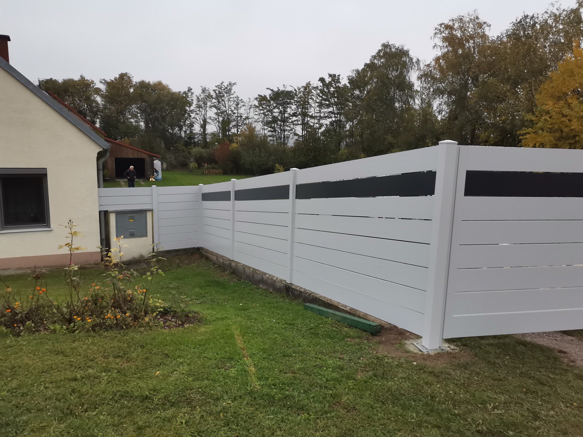Metallzaun Einfamilienhaus Niederösterreich