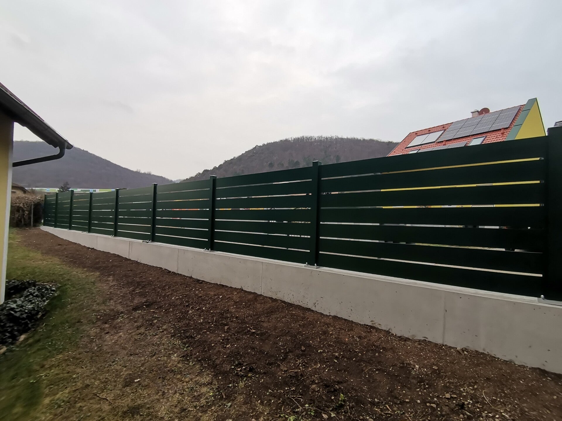 Metallzaun nach Maß für Einfamilienhaus