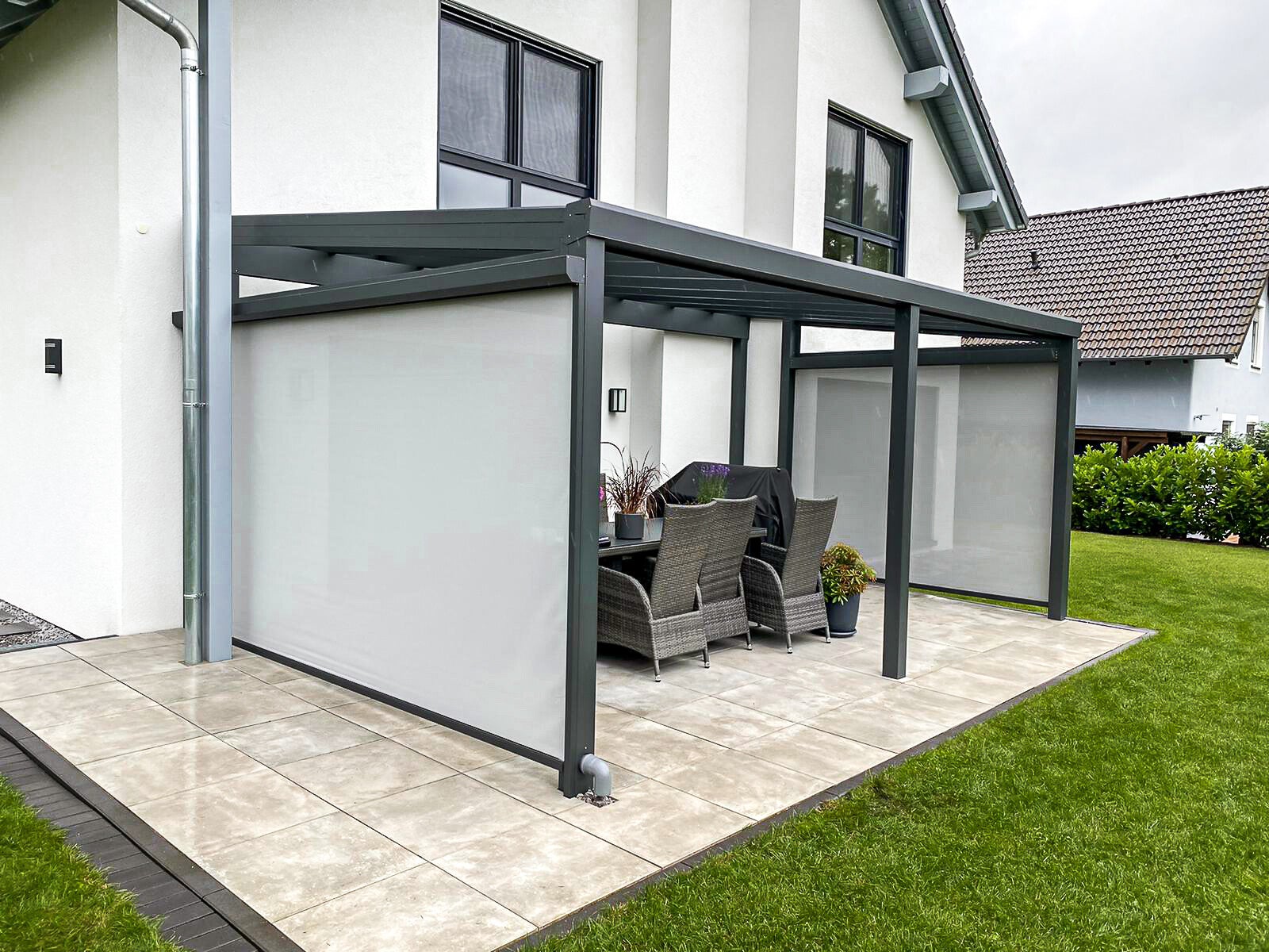 Terrassenüberdachung Metall Einfamilienhaus