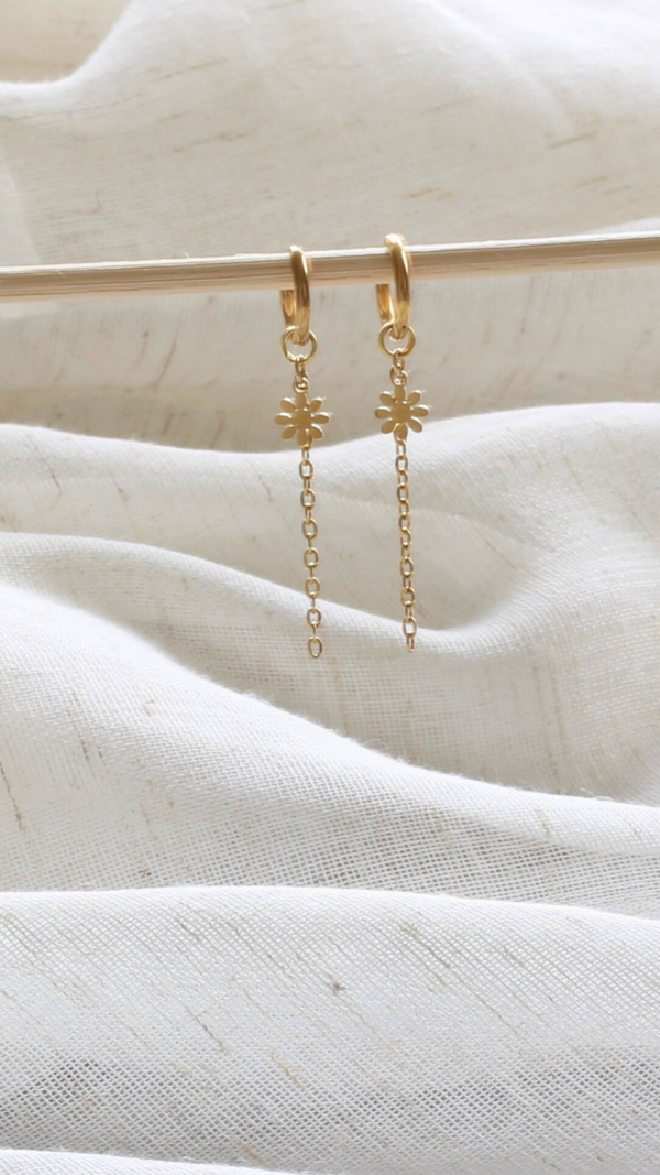 Oorbellen goud bloem hanger