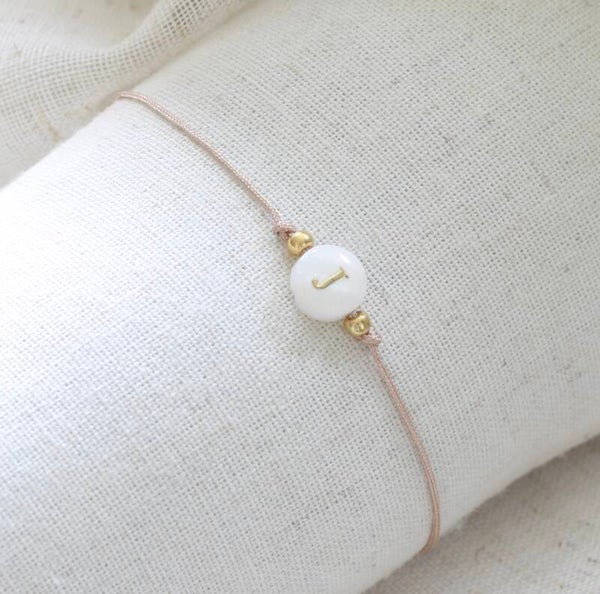Letter armband schelpkraal