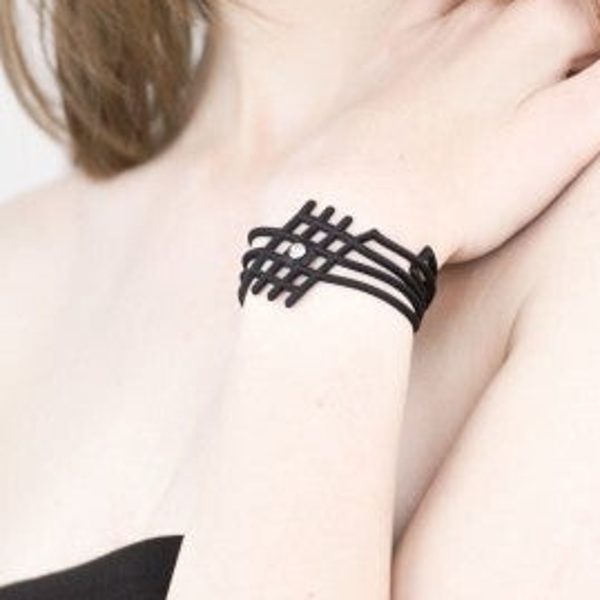 Armband met strass steen