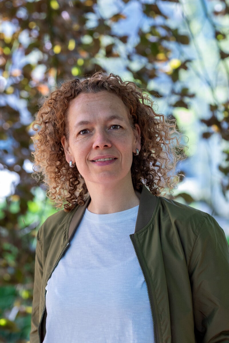 Sfeervol en warm portret van Margje Claassen, rouw- en verliesbegeleider